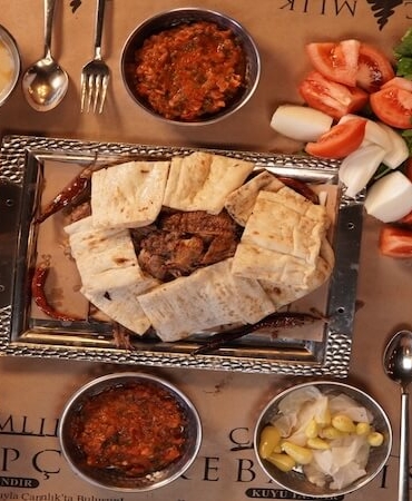 Denizli’nin Kalbinden Gelen Lezzet: Çamlık Denizli Kebapçısı