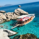 Adrasan’da Tekne Turu Sezonu Başladı: Koylar Ziyaretçilerini Bekliyor