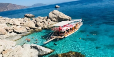 Adrasan’da Tekne Turu Sezonu Başladı: Koylar Ziyaretçilerini Bekliyor